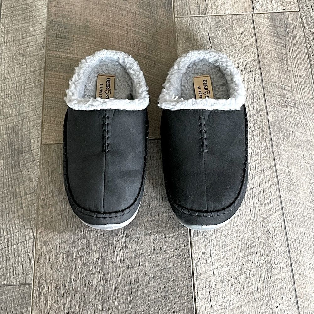 Deer Stags Black and Gray, Big-Kid, Unisex Slippers. Size 6.